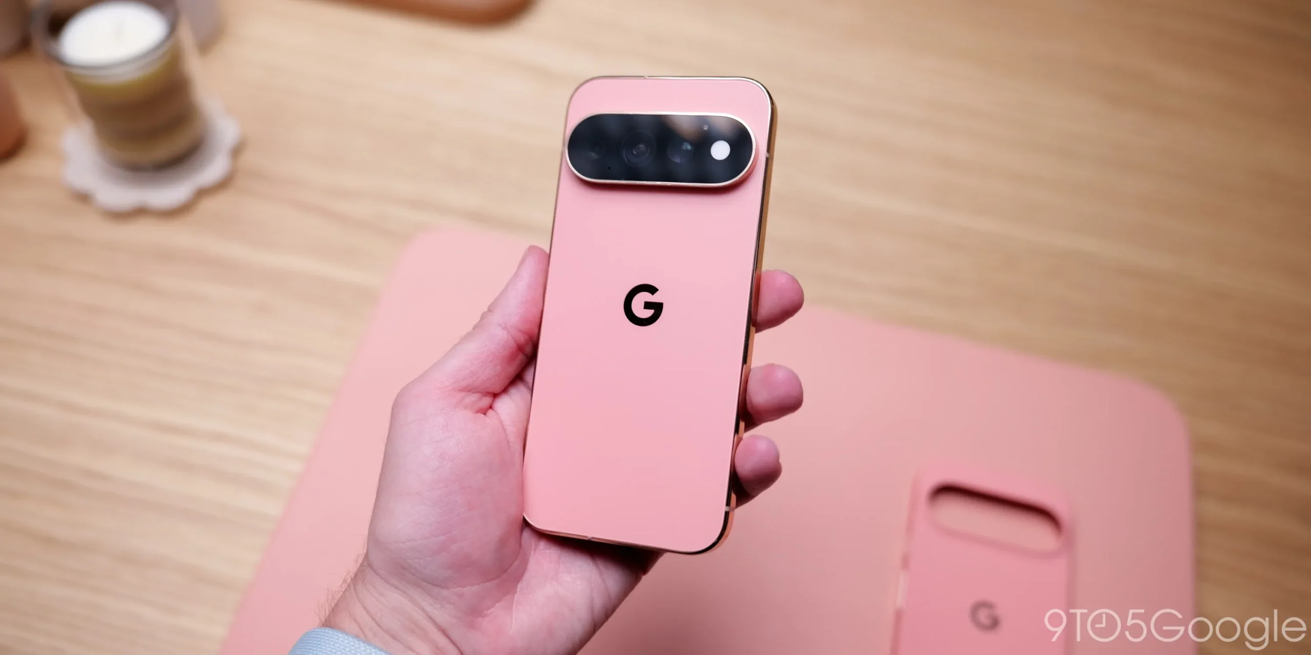 Toàn Cảnh Google Pixel 11 Series, Pixel Watch 5 & Pixel Tag Ra Mắt vào 5 Giờ Sáng Đêm Nay (13/8/2026) giờ Việt Nam 25 tren tay Google Pixel 11 Pro in Canyon PhoneZStore.vn